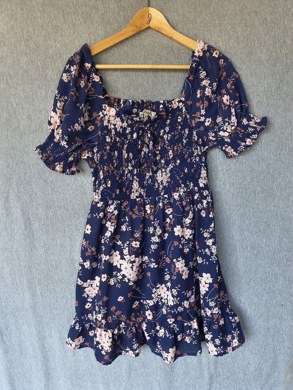 Blush Floral Smocked Mini Dress – Juniors XL – Used Good